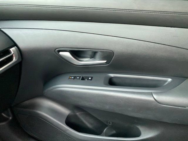 Used 2025 Hyundai Tucson SE FWD image 18