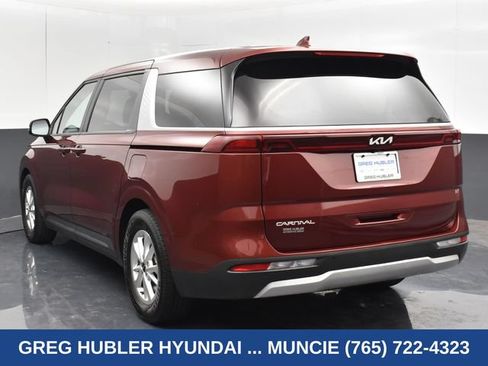 Used 2023 Kia Carnival LX FWD image 4