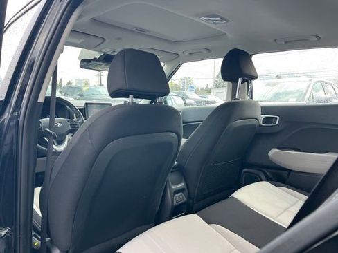 Used 2025 Hyundai Venue SEL FWD image 13
