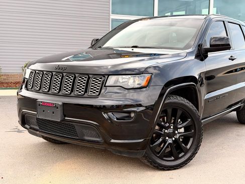 Used 2019 Jeep Grand Cherokee Altitude AWD/4WD image 4