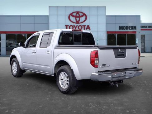 Used 2018 Nissan Frontier SV image 3