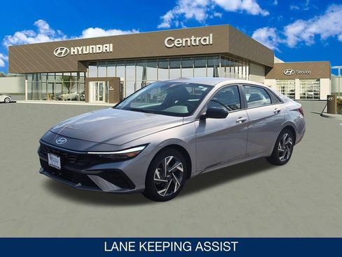 Certified 2025 Hyundai Elantra Sport FWD image 3