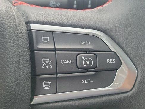 Used 2025 Jeep Compass Trailhawk AWD/4WD image 25