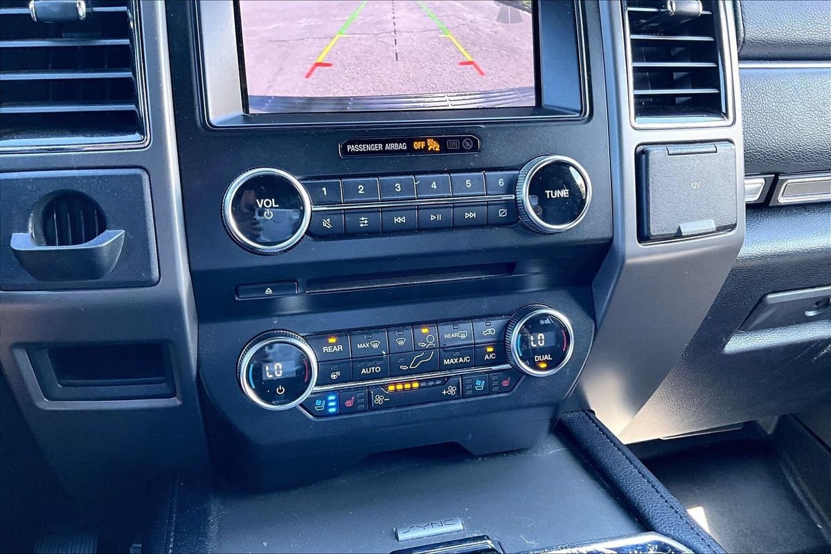 Used 2018 Ford Expedition XLT w/ Equipment Group 202A AWD/4WD image 30