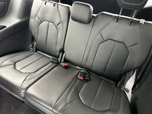 New 2026 Chrysler Pacifica Select image 10