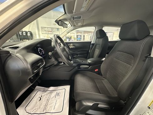 Used 2023 Honda HR-V LX image 8