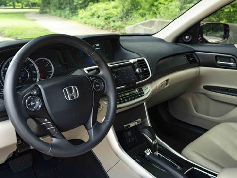 Used 2015 Honda Accord EX-L image 16