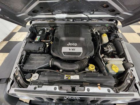 Used 2015 Jeep Wrangler Unlimited Sport w/ Connectivity Group image 34