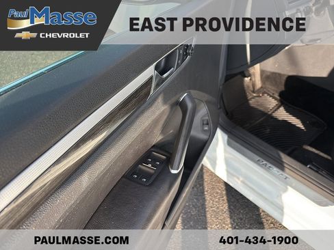 Used 2018 Volkswagen Passat 2.0T SE FWD image 10