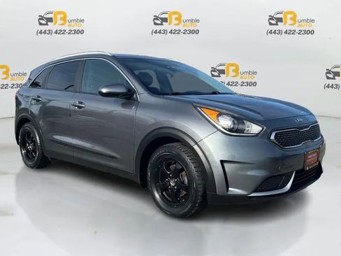Used 2017 Kia Niro LX image 3