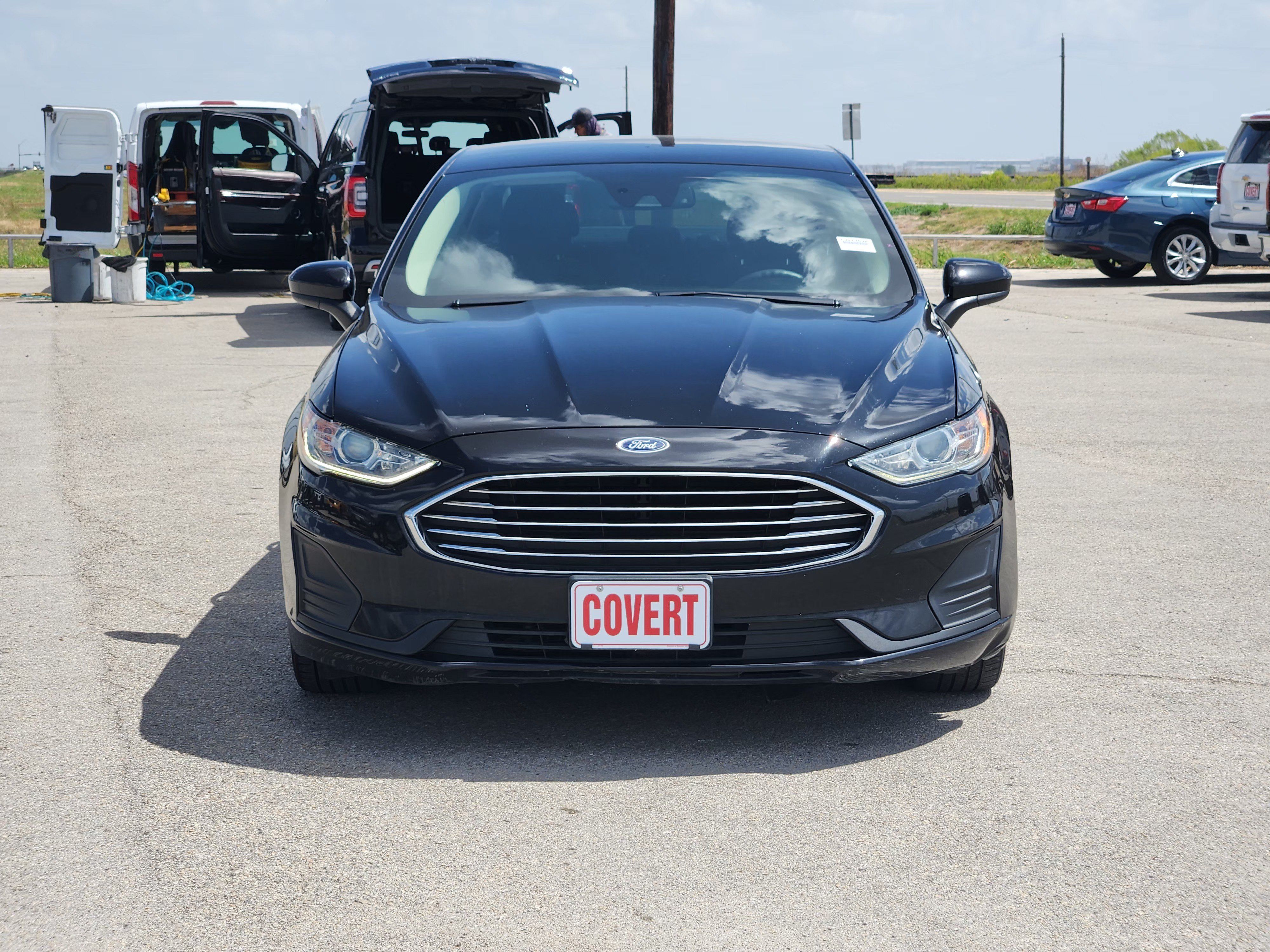 Used 2019 Ford Fusion SE FWD image 2