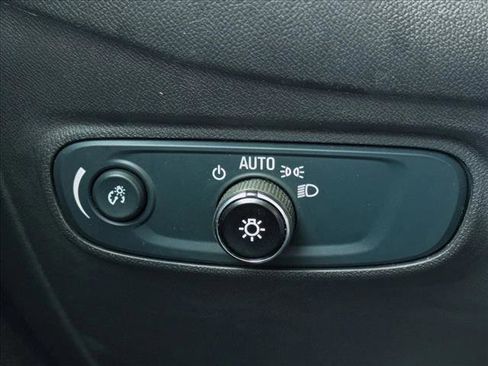 Used 2020 Chevrolet Equinox LS w/ LS Convenience Package FWD image 13