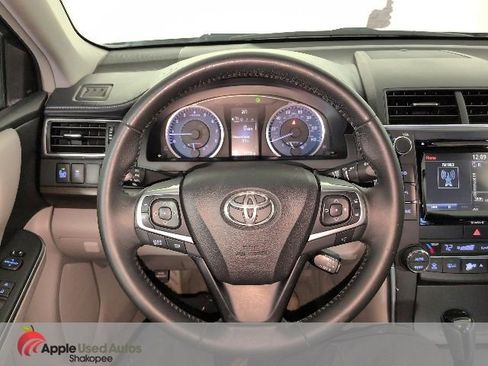 Used 2016 Toyota Camry XLE w/ Moonroof Package image 24