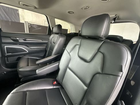 Used 2025 Kia Telluride S FWD image 22