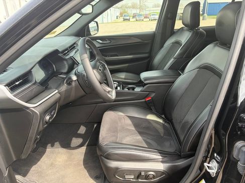 Used 2024 Jeep Grand Cherokee Altitude AWD/4WD image 14