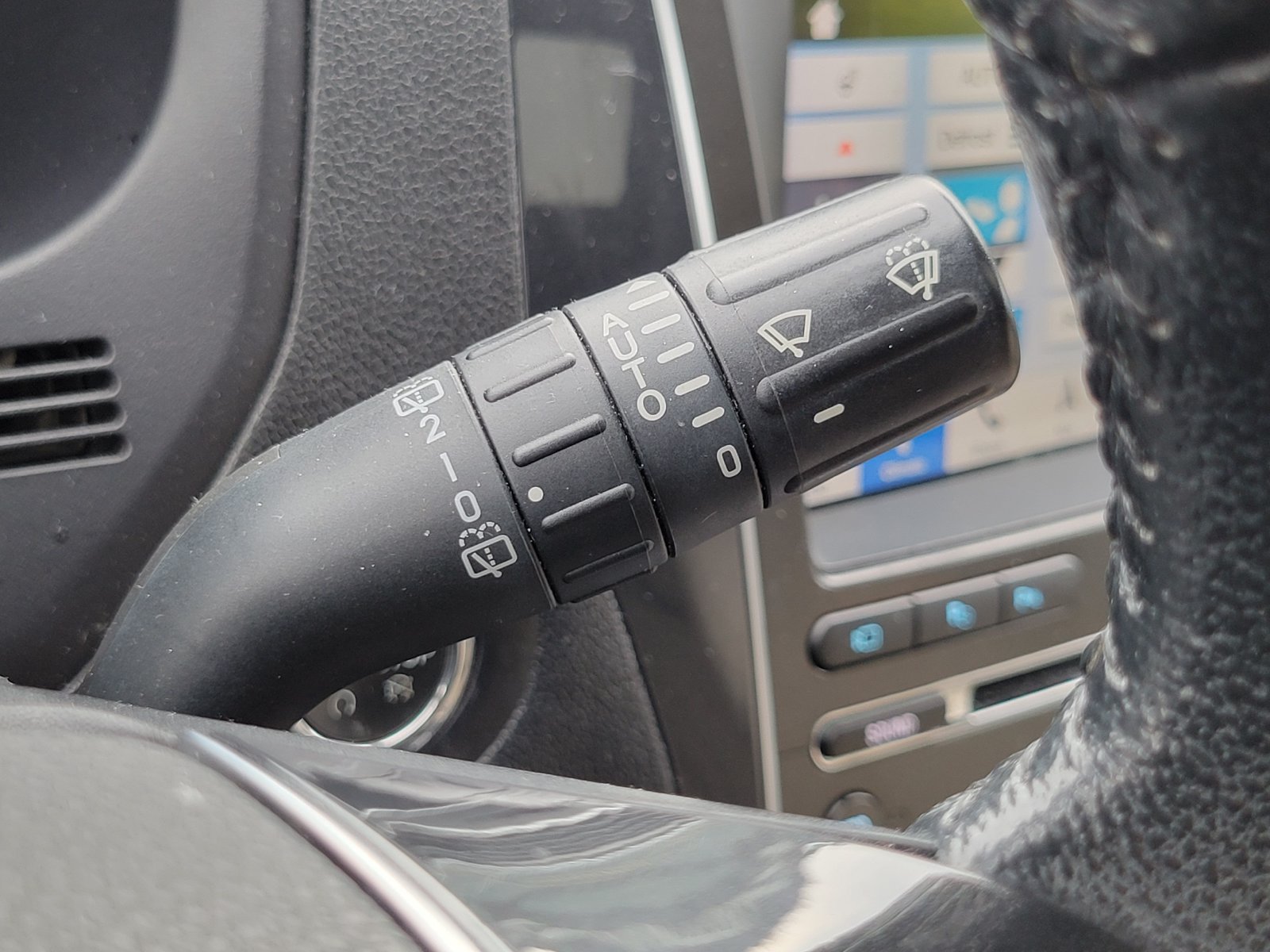 Used 2018 Ford Explorer Limited w/ Equipment Group 301A AWD/4WD image 20