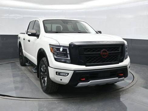 Used 2023 Nissan Titan PRO-4X w/ Pro-4x Convenience Package AWD/4WD image 7