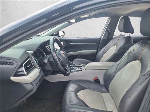 Used 2020 Toyota Camry XLE FWD image 10