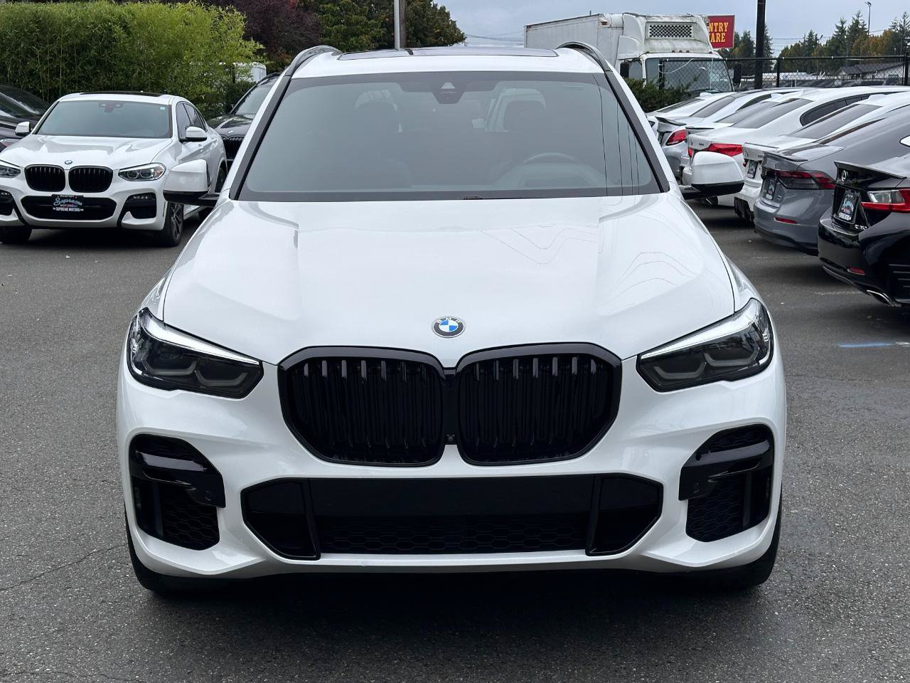 Used 2022 BMW X5 xDrive40i w/ M Sport Package AWD/4WD image 13