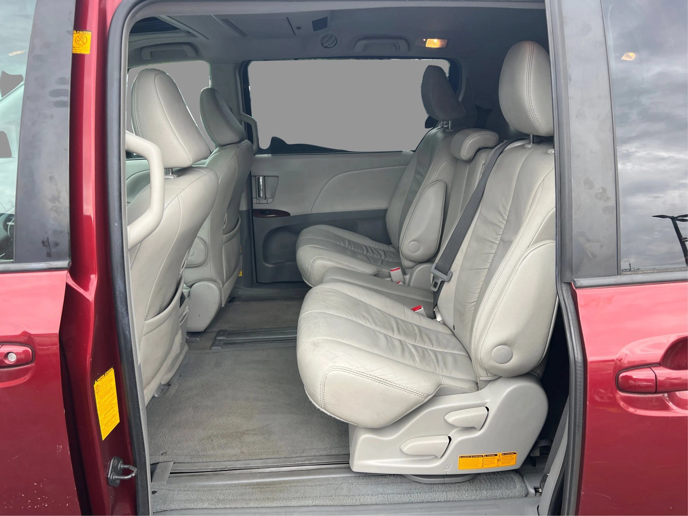 Used 2012 Toyota Sienna XLE w/ Entertainment Pkg FWD image 11