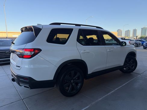 Used 2023 Honda Pilot Sport image 4