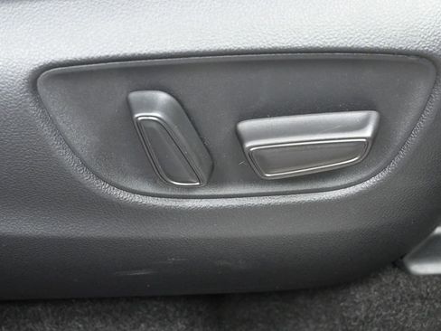 Used 2021 Toyota Venza XLE w/ Softex Package image 38