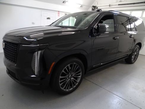 Used 2025 Cadillac Escalade ESV Sport Platinum AWD/4WD image 18