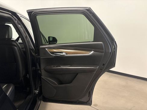 Used 2017 Cadillac XT5 Platinum AWD/4WD image 40
