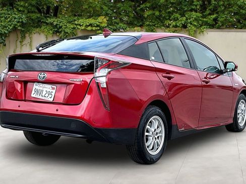 Used 2018 Toyota Prius Two w/ Prius Two Safety Plus Package FWD image 5