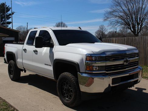 Used 2016 Chevrolet Silverado 2500 W/T image 2