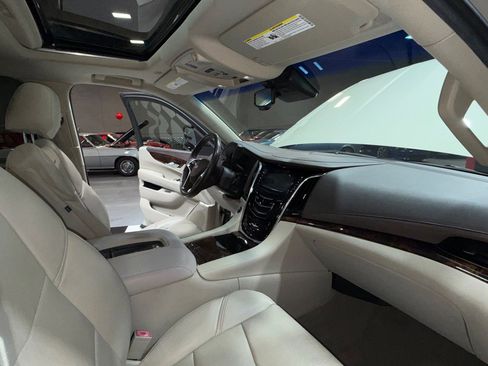 Used 2015 Cadillac Escalade Luxury image 81