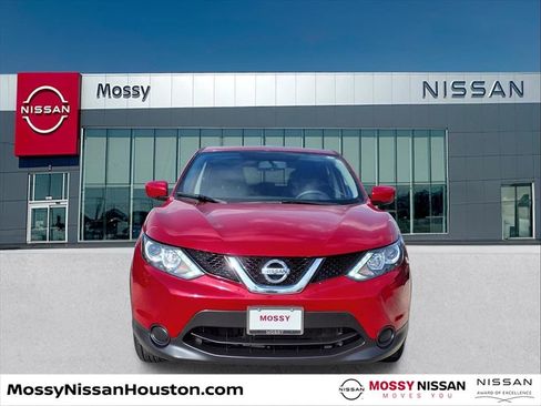 Used 2018 Nissan Rogue Sport S image 2