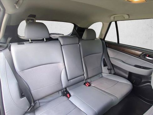 Used 2018 Subaru Outback 3.6R Limited image 23