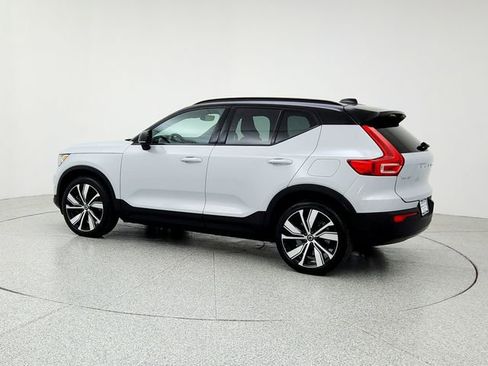 Certified 2022 Volvo XC40 P8 Recharge Plus image 7