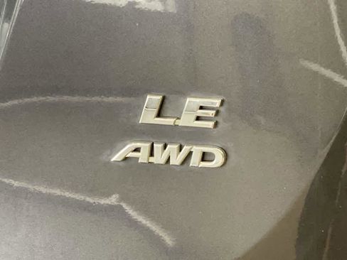 Used 2018 Toyota RAV4 LE image 12