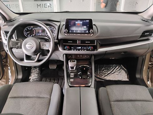 Used 2024 Nissan Rogue SV FWD image 27