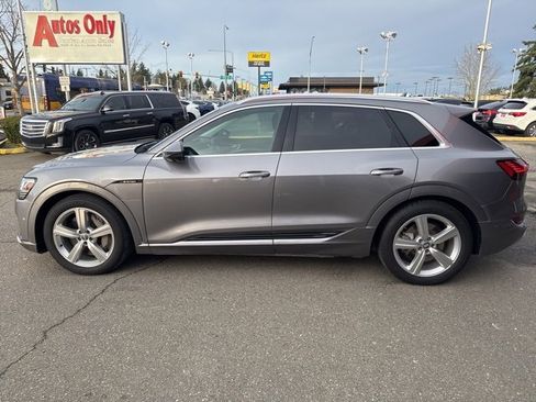Used 2019 Audi e-tron Premium Plus image 8