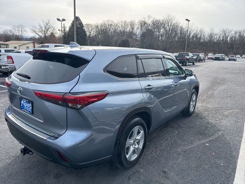 Used 2021 Toyota Highlander LE image 7