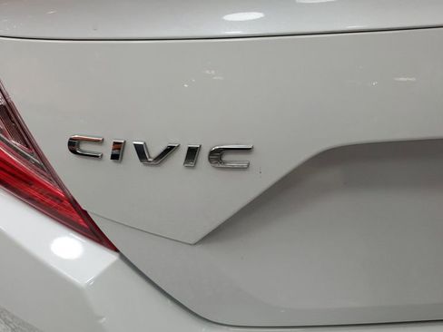 Used 2019 Honda Civic Sport image 8