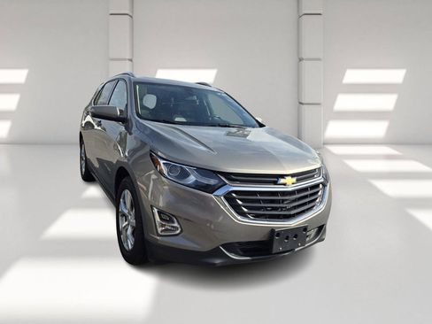 Used 2018 Chevrolet Equinox LT image 3