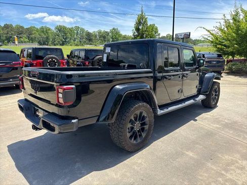 Certified 2022 Jeep Gladiator Overland AWD/4WD image 8