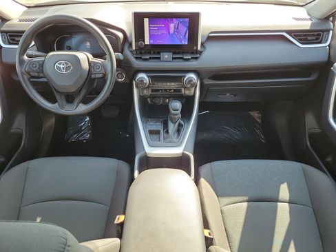 Used 2025 Toyota RAV4 XLE FWD image 22