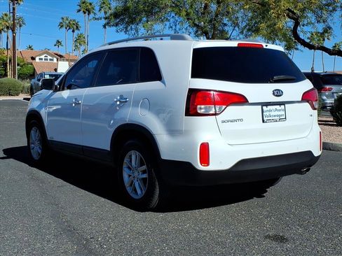 Used 2015 Kia Sorento LX image 3