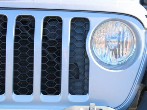 Used 2020 Jeep Gladiator Sport w/ Quick Order Package 24S AWD/4WD image 11
