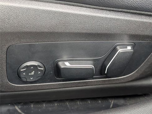 Used 2025 BMW 330i xDrive Sedan AWD/4WD image 19