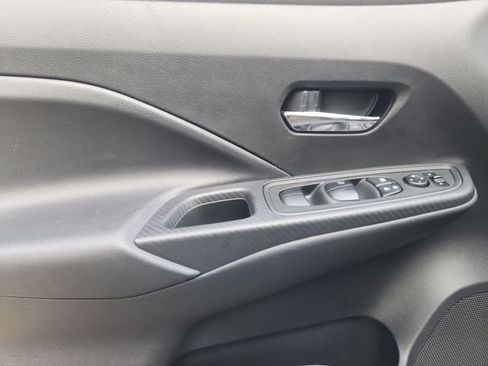 Used 2025 Nissan Versa SV FWD image 17