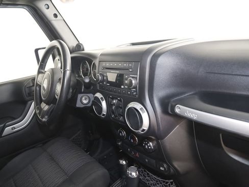 Used 2012 Jeep Wrangler Unlimited Rubicon AWD/4WD image 30