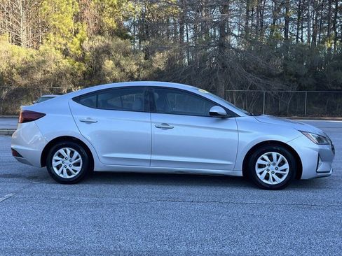 Used 2019 Hyundai Elantra SE image 24