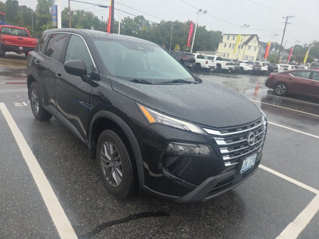 Used 2024 Nissan Rogue S AWD/4WD image 2
