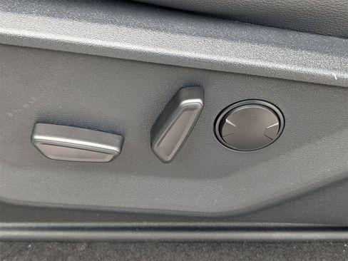 New 2025 Ford F250 Lariat w/ Black Appearance Package image 21